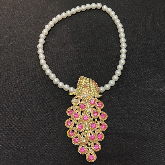 Versatile Stretchy Faux Pearls & Peacock Charm Hand Design Necklace and Pendant - Picture 11 of 17